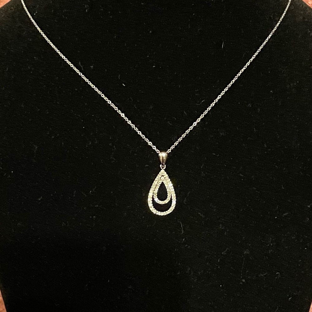 New White gold diamond pendant with 14k white gold chain necklace